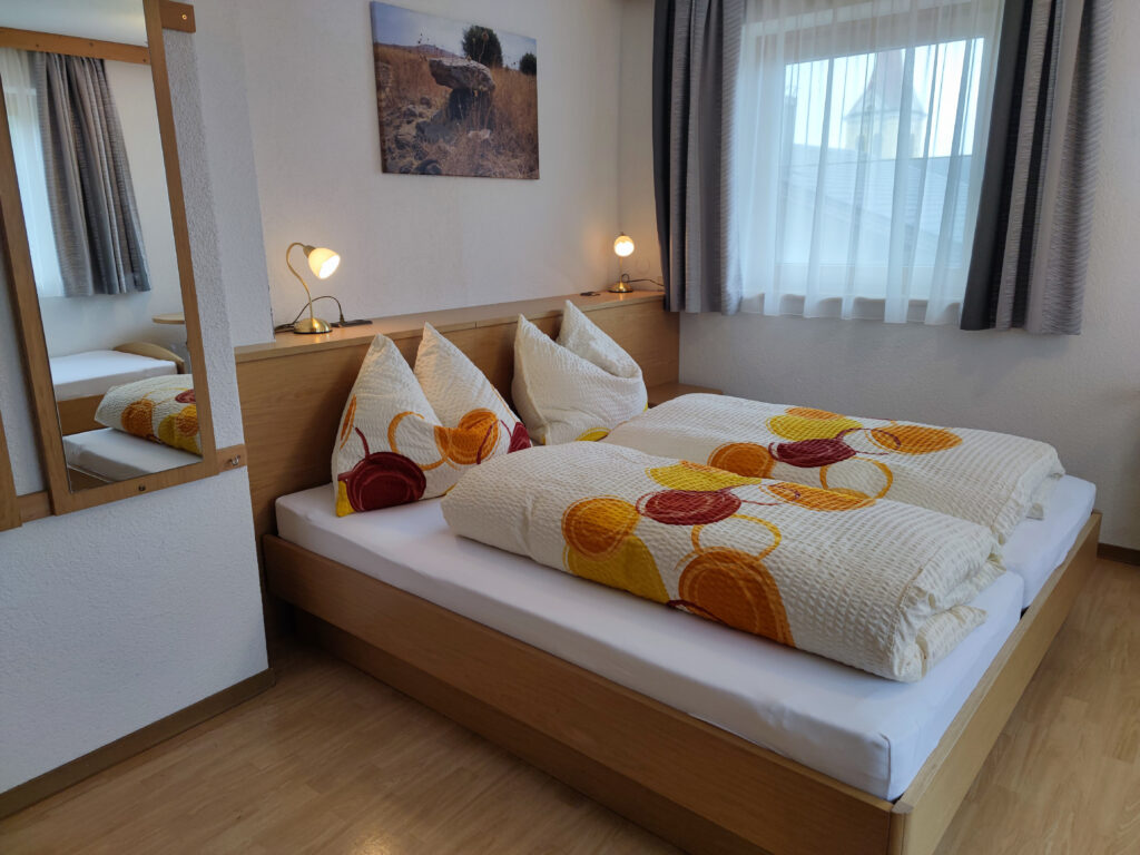 Schlafzimmer 1 Ferienwohnung 9 - Peinte 2