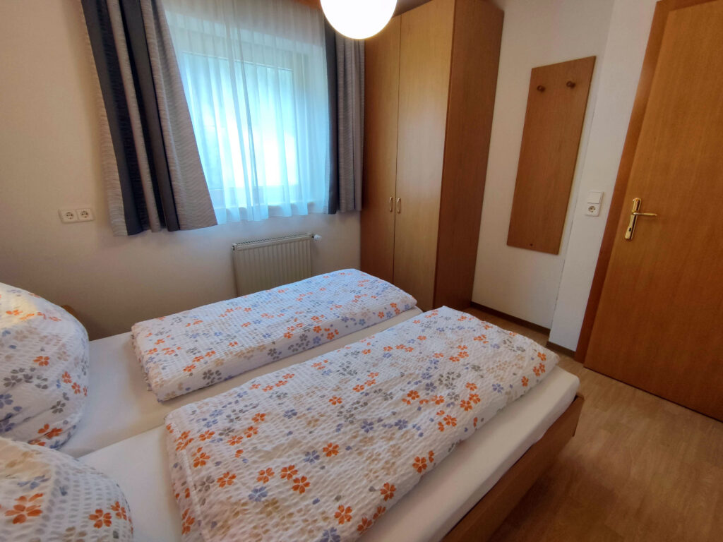 Schlafzimmer 2 Ferienwohnung 9 - Peinte 2