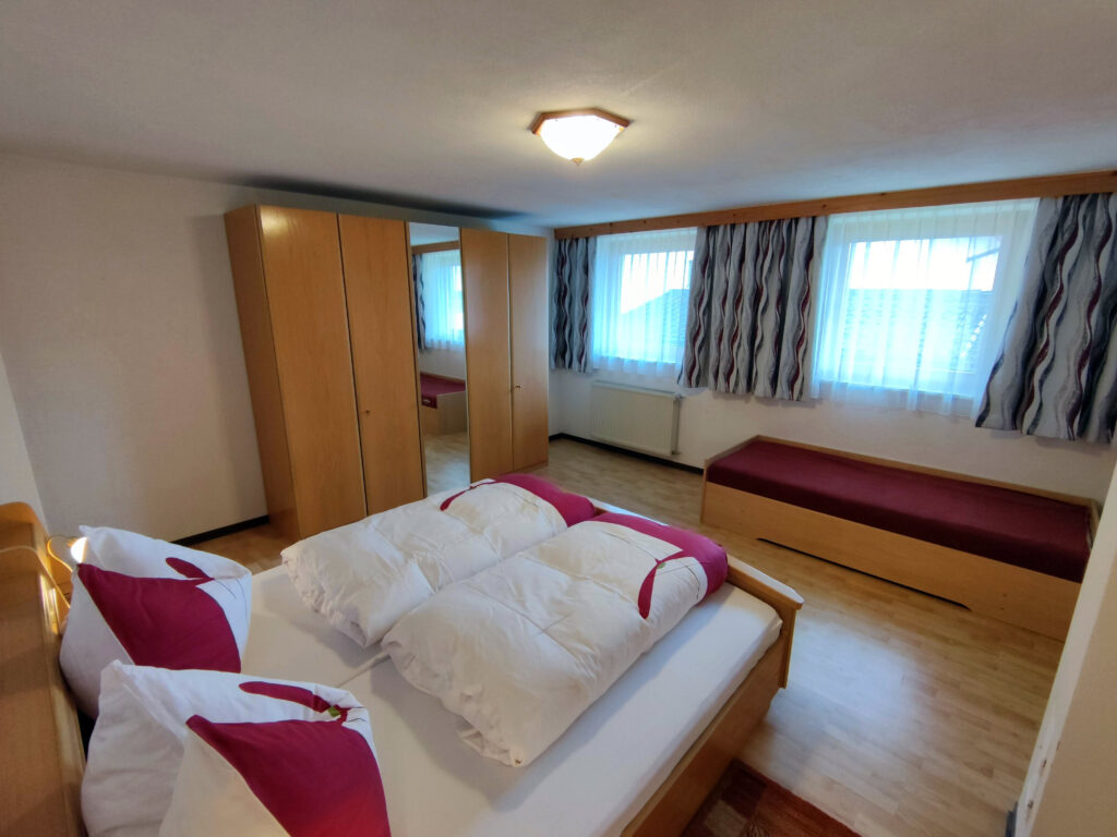 Schlafzimmer Ferienwohnung 7 - Peinte 1